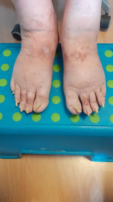 Domnesti si împrejurimi manichiura,  pedichiura la domiciliul clientei