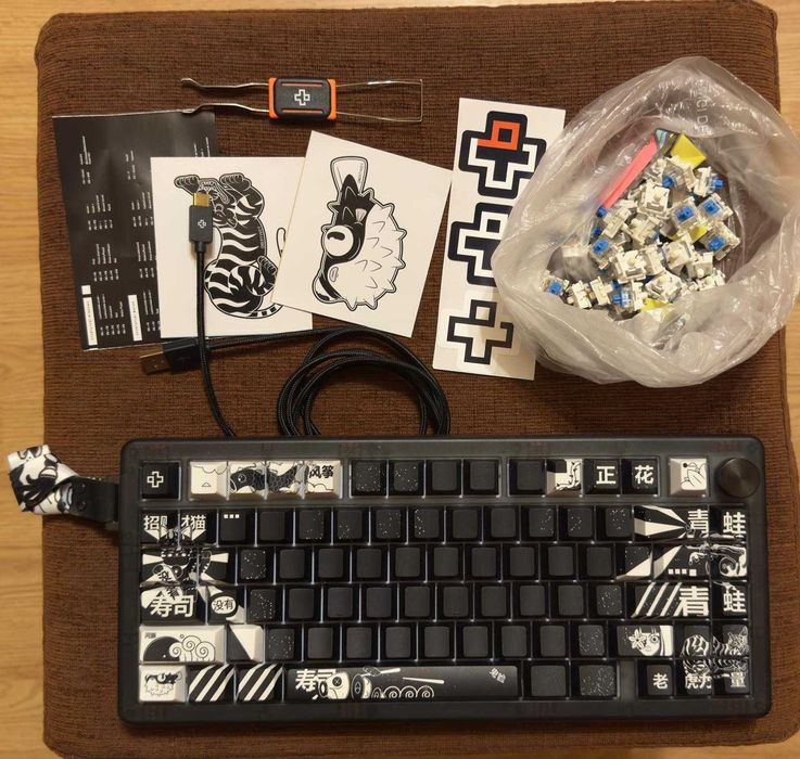 Tastatură gaming QwertyKey75 HE MOMO Hall Effect + mousepad + accesorii