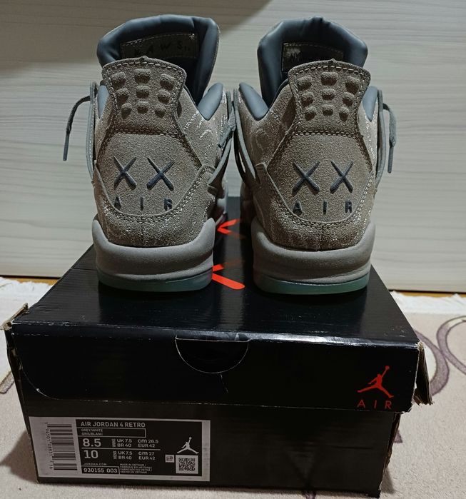 Air Jordan 4 x Kaws