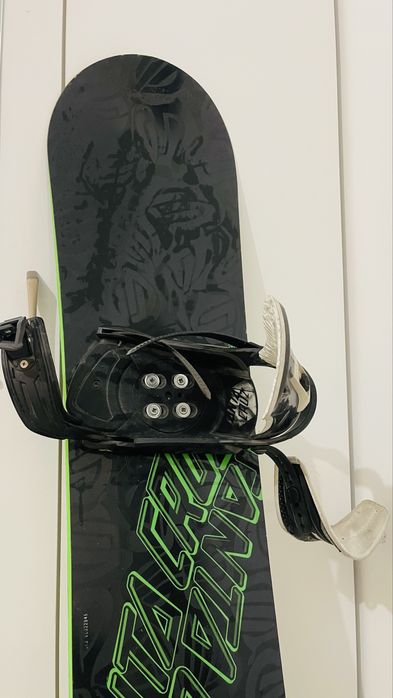 Сноуборд с креплениями