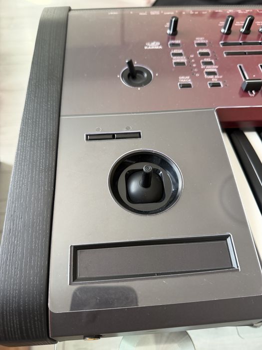 Korg kronos 3 с гаранция 20 месеца остатъчна