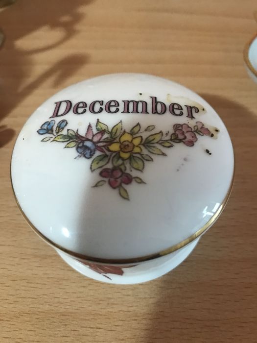 Cescute din portelan fin