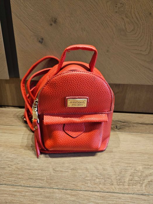 Малка червена раница