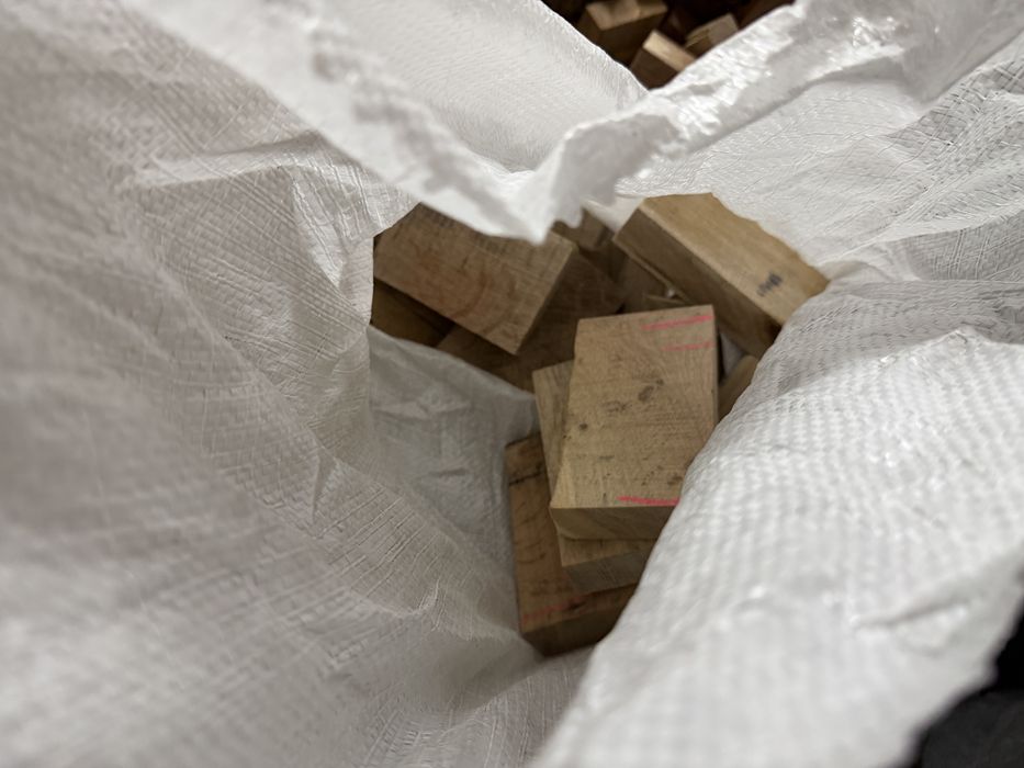 Vand saci cu lemn de foc din stejar / gorun