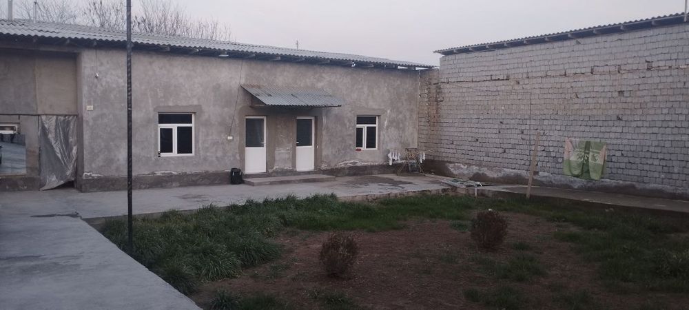 Uy sotiladi 8sotix srochna