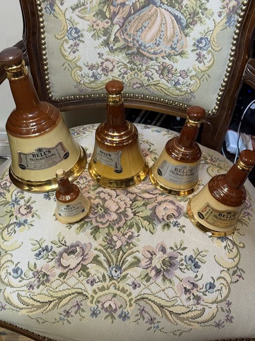 колекция от 5 стари порцеланови бутилки от уиски белс