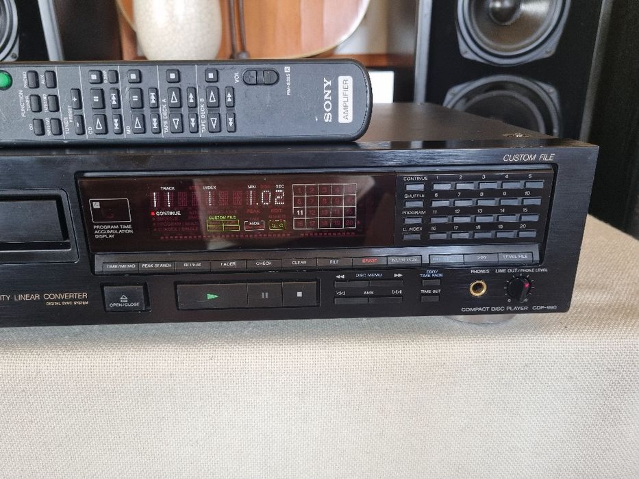 Sony CDP-990. Perfect functional. 18 Bit. Impecabil