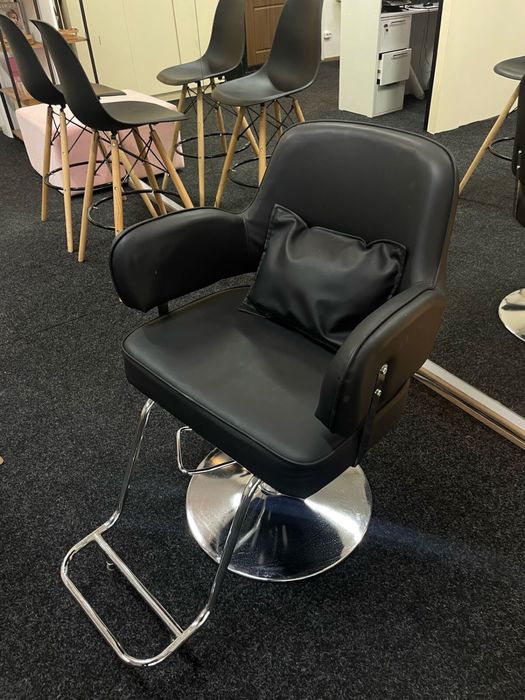 Продаю парикмахерскую кресло