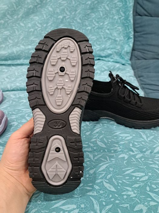 Продам кроссовки детские