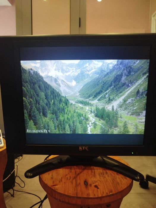 19" Монитор KTC с вградени тонколони + кабели и HDMI адаптер