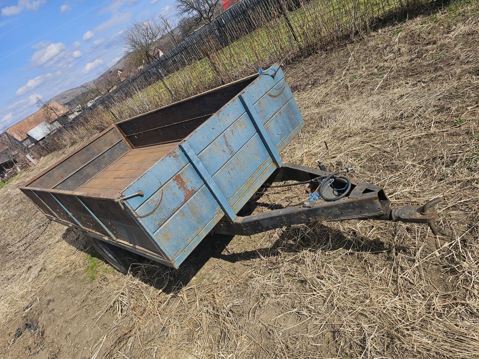 Remorca basculabila foriestera