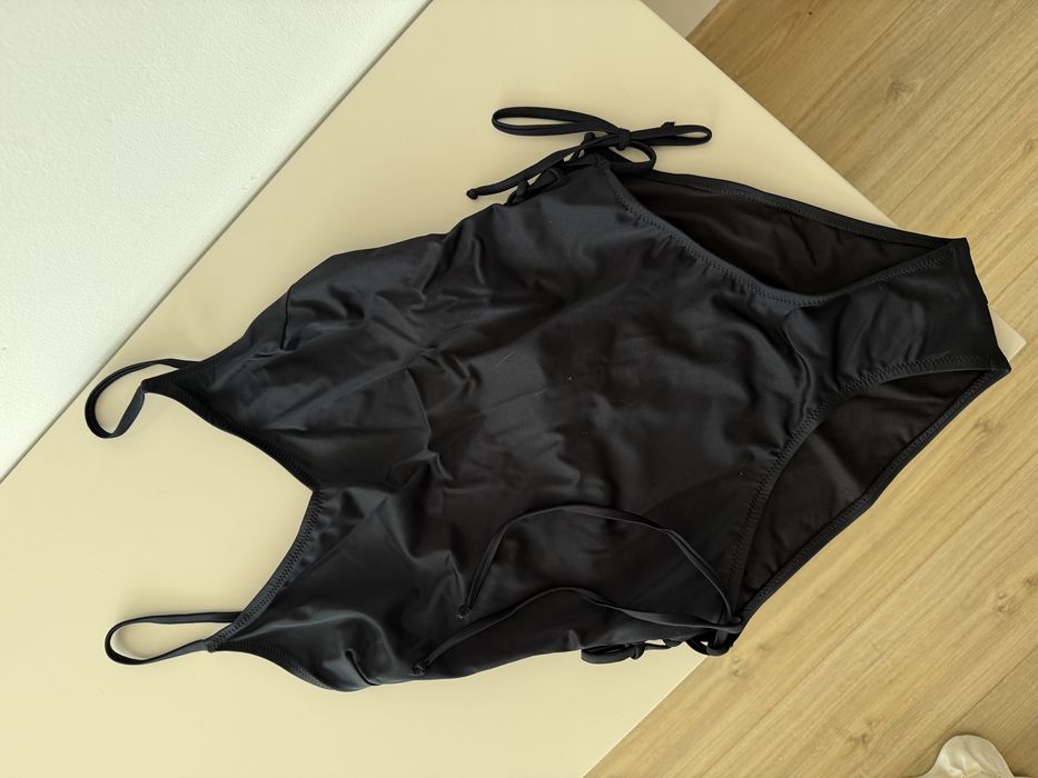 Чисто нов цял черен бански