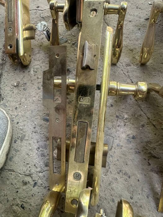 Дверные замки с ручками