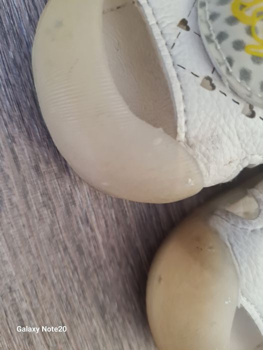 Продам сандалии для девочек