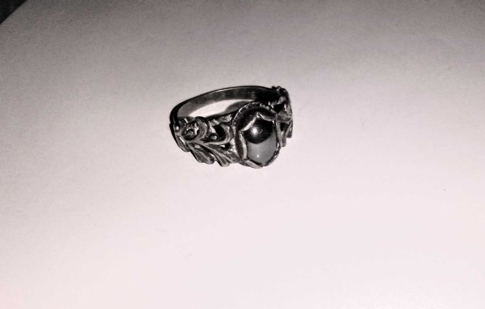 Дамско чисто ново и стилно хематитено колие