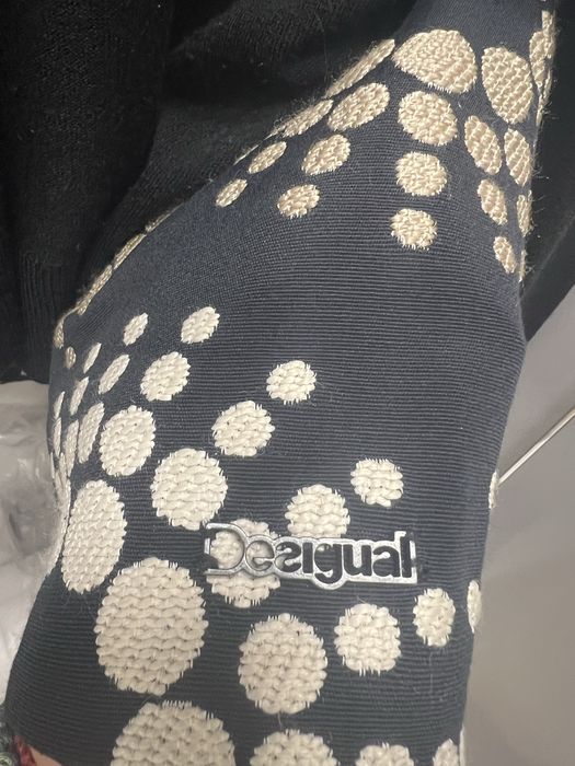 Оригинално палто Desigual №46 – дизайнерски модел, ефектен жакардов десен