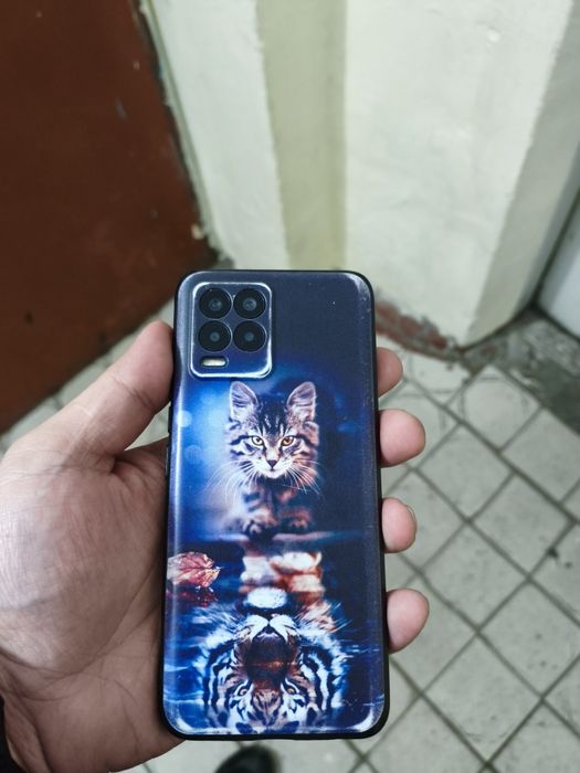 Продам телефон Realme 8