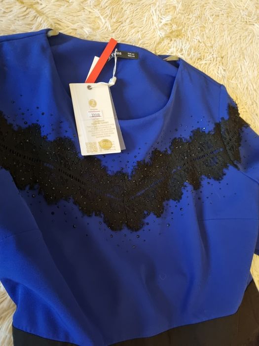 Платье нарядное, демисезонное