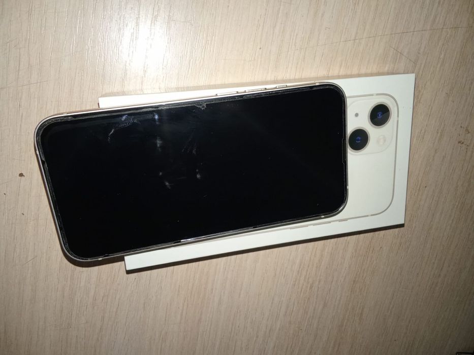 Срочно продам Айфон 13