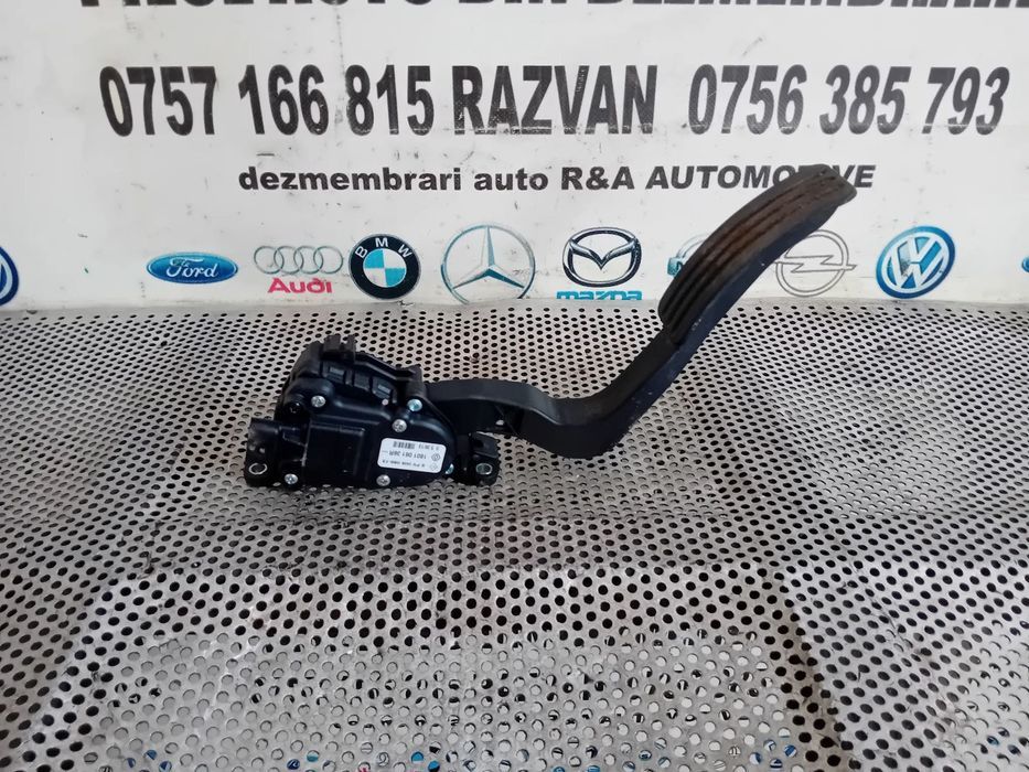 Pedala Acceleratie Dacia Duster 1.5 Dci Motor K9KR858 Cutie Manuala 4X4 TL8B005 Cod 18010613R