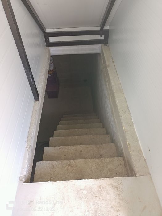 De vânzare  1500 mp teren+ beci+ garaj