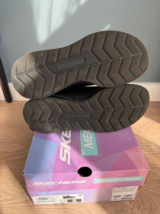 Унисекс маратонки Skechers, размер 38 (25 см). В отлично състояние.