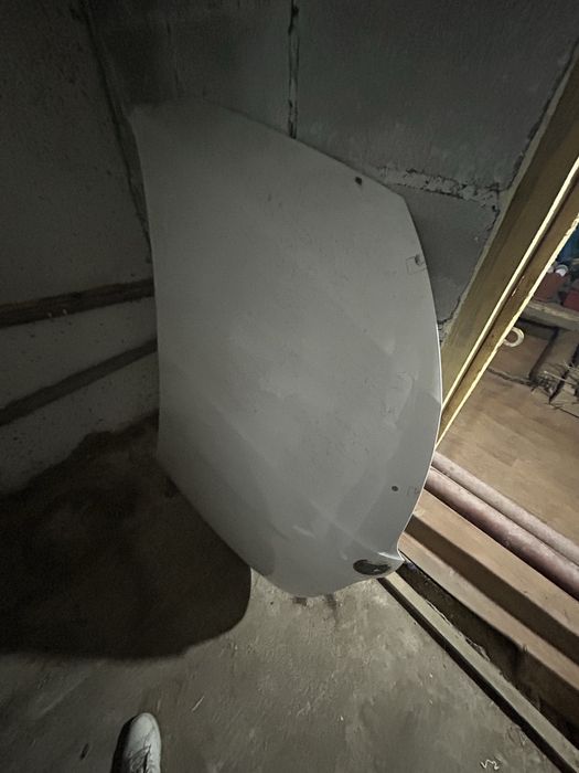 Продам капот и крыло правая