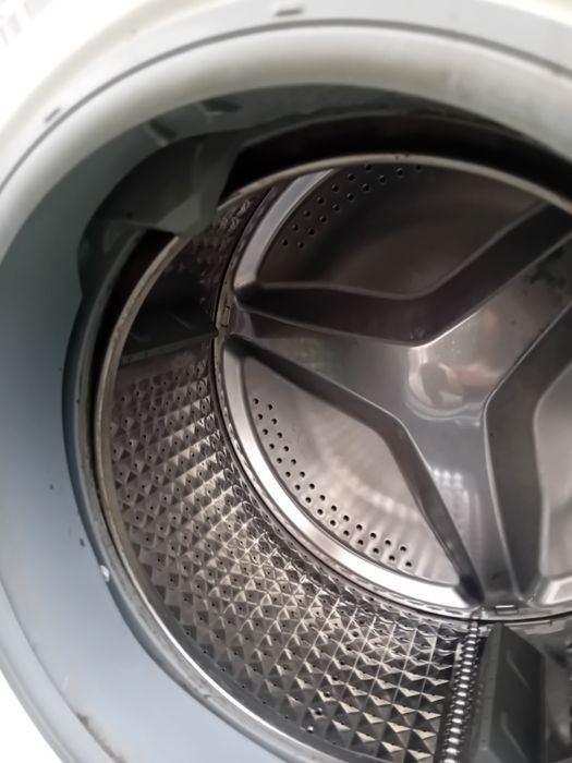 Пералня със счупен носач