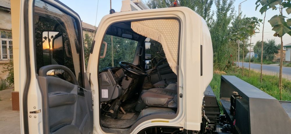 Isuzu evakuator+ manipulator