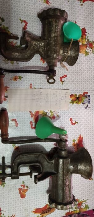 2 чугунени ръчни месомелачки малка и голяма