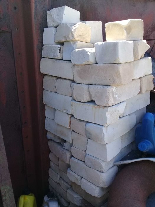 продам кирпич , силикатный  б\у