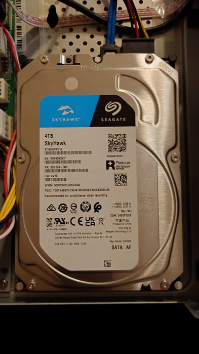 DVR Hikvision /16+16 канала / 4 TB HDD / Отлично състояние