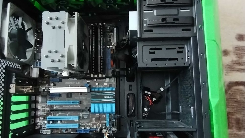 Asus cu Intel i5-2500K  3300GHz