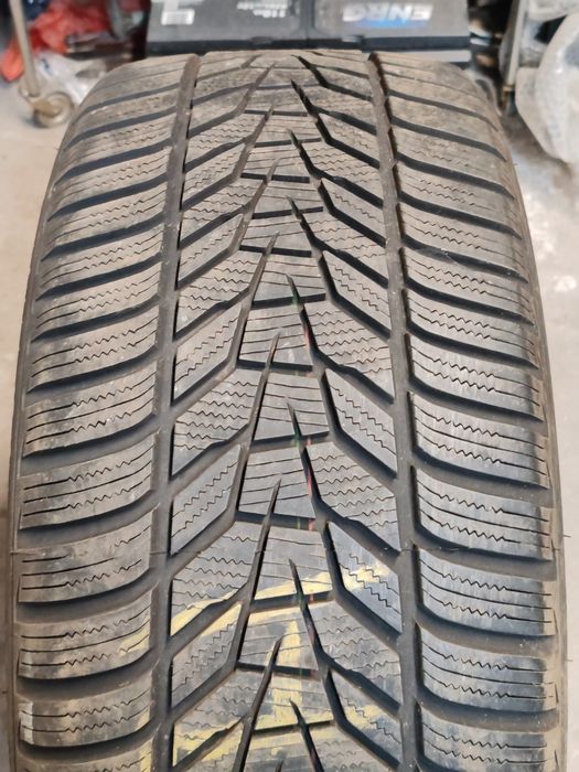 2бр.зимни гуми 245 40 18 Hankook