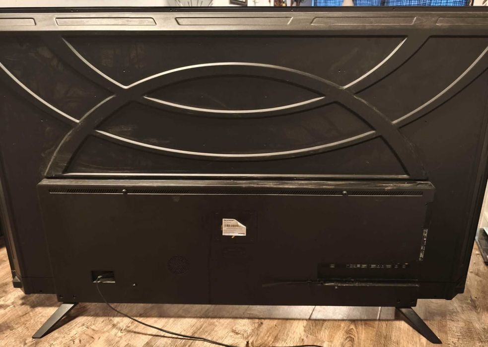 Sharp LC-65CUG8052E – 65" 4K, със счупен дисплей.