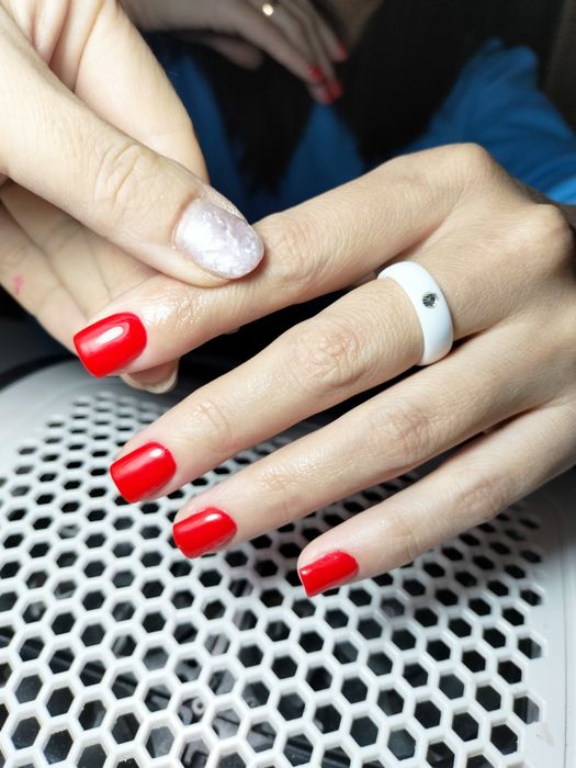 Маникюр        .