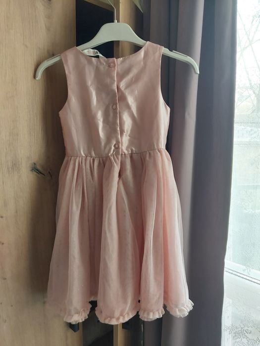 Прекрасна рокля H&M. 6-7 години