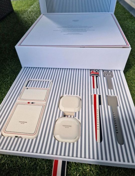 Galaxy Z Flip 3 5G Thom Browne Edition