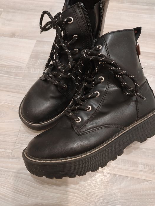 Продам осенние сапоги для девочки, бу