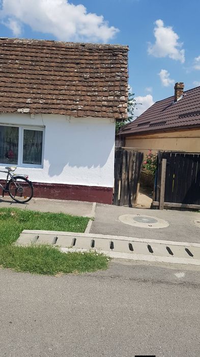 Casa de vanzare in pecica