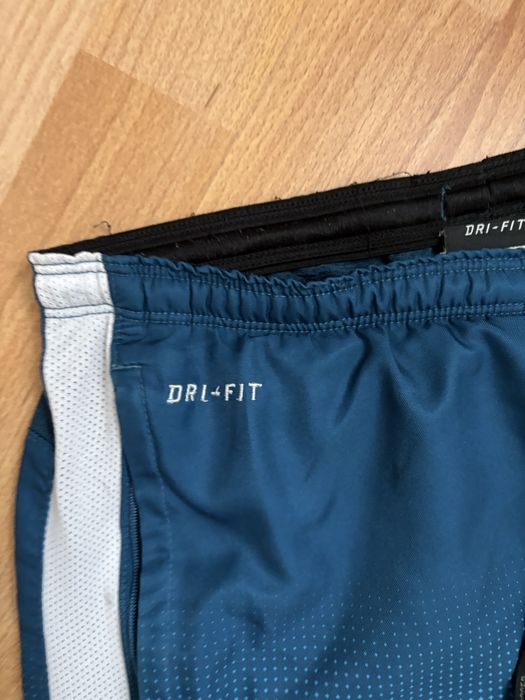 Pantaloni scurti nike marimea S