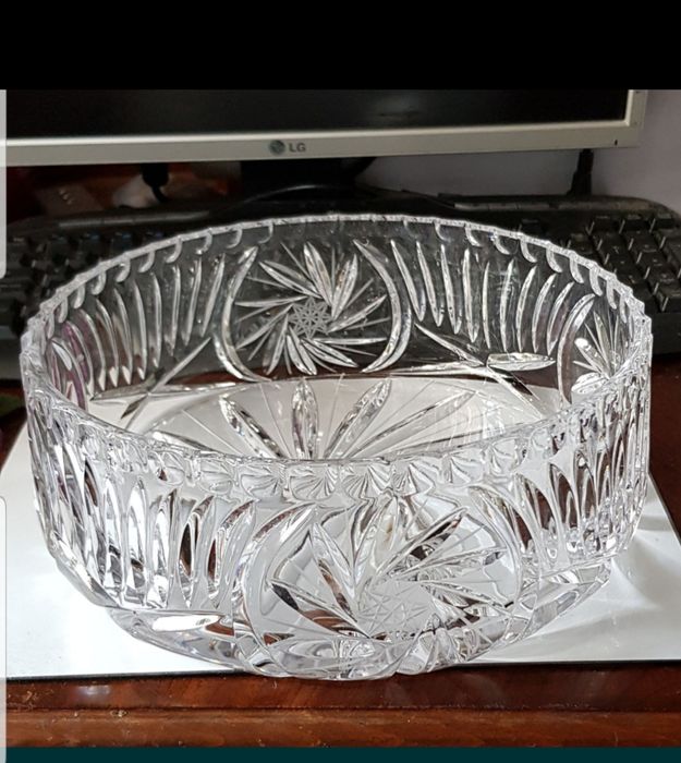 Fructiere din cristal diferite