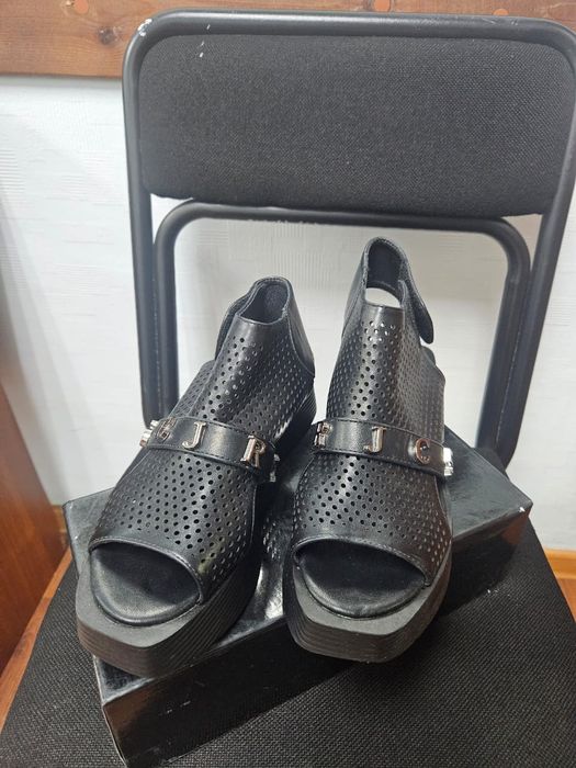 Новые босоножки.