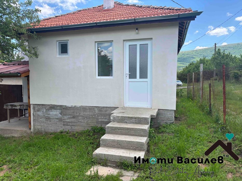 Продава КЪЩА област София, гр. Годеч с. Върбница
