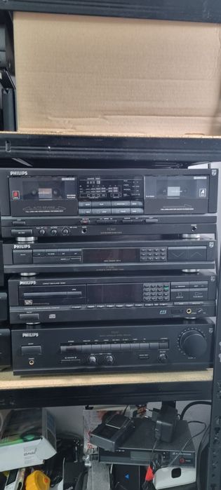 Linie audio Philips compusa din Amplificator, dublu deck, cd player si tuner
