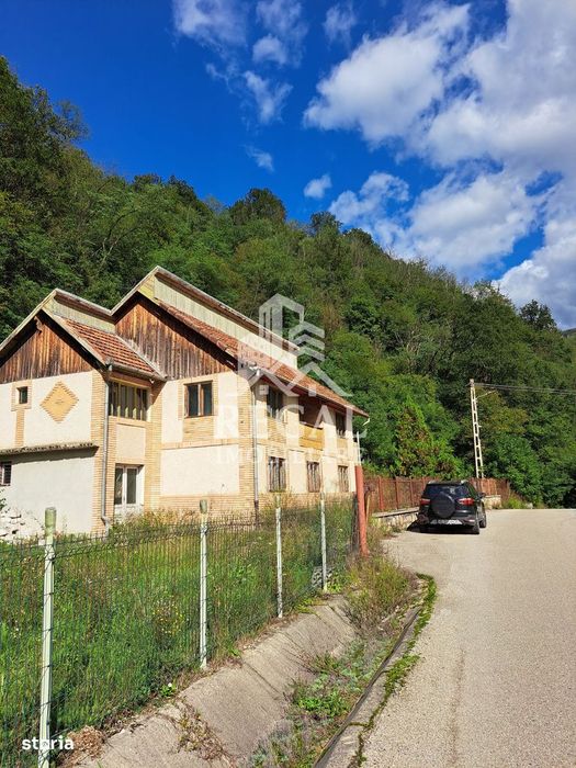 Casă spațioasă cu teren generos – Dăbâca