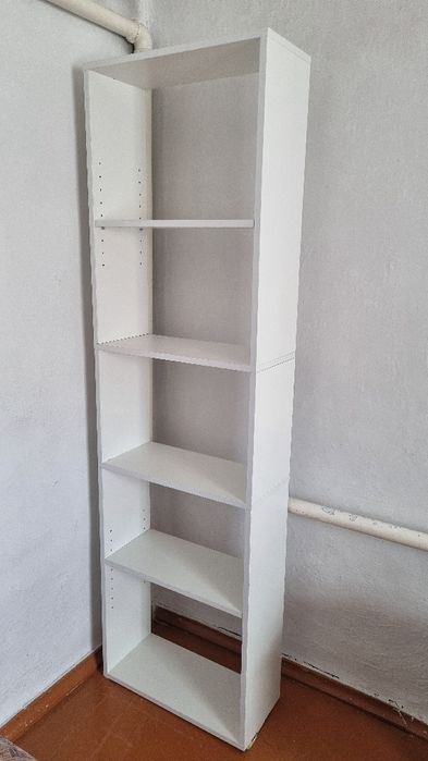 Стеллажи, вешалка