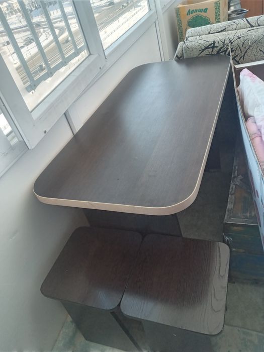 Продам кухонный стол и 4 табуретки