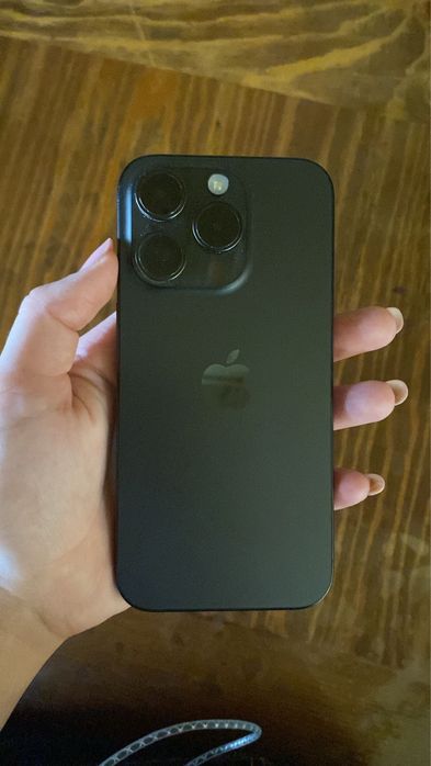 Iphone 15 pro, с гарантией и с коробкой