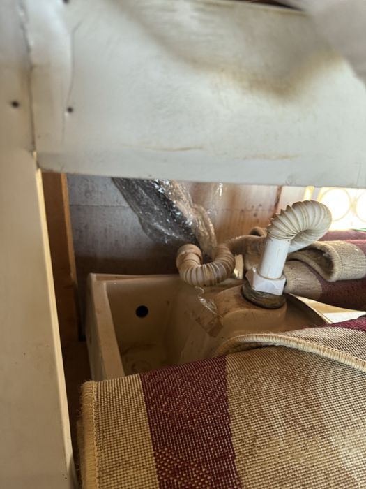 Продам раковину с пидисталон